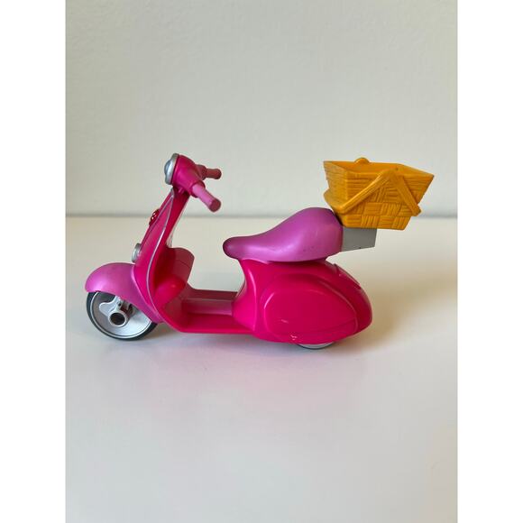 Strawberry Shortcake "Goodies-To-Go" Scooter and Blueberry Pie Accessories - Picture 3 of 10